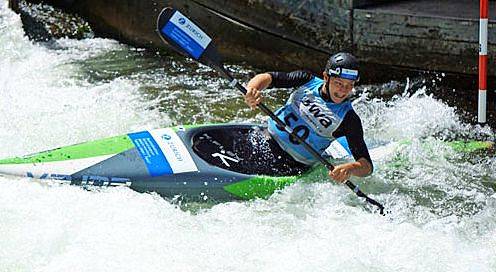 Ulf Jung im Kanuslalom-Wildwasser am Eiskanal Augsburg