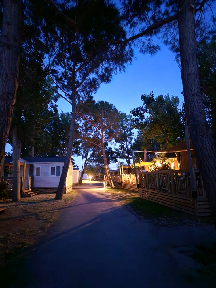 Campingplatz Sérignan Plage im ersten Morgenlicht, 5:18 Uhr